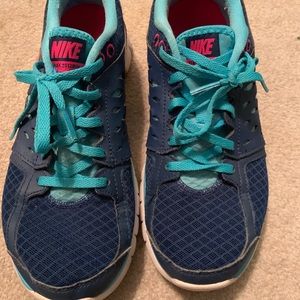 8.5 Nike Max Running Shoes